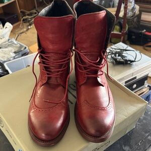 Men's Red Leather Chukka Boots - Sleek Lace-Up Design